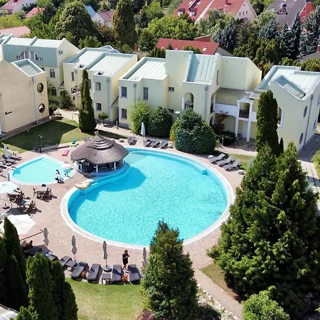 Poolside Apartman *