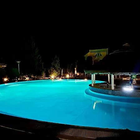 Apartment Poolside