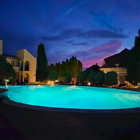 Apartment Poolside